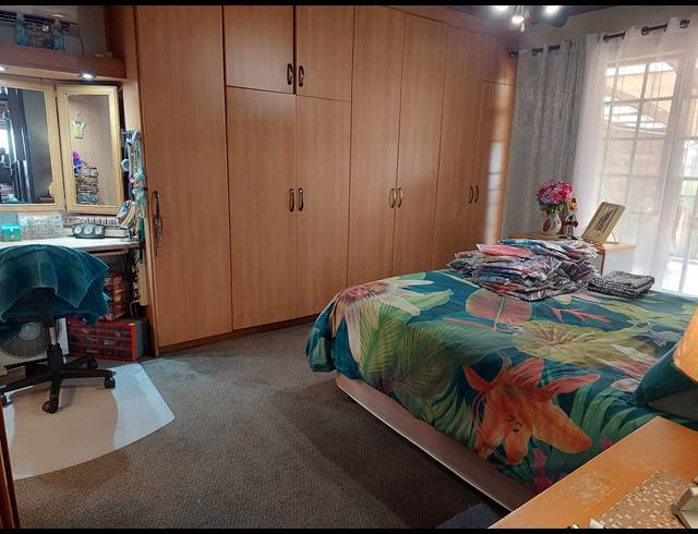 3 BEDROOM FREESTANDING FOR SALE IN VAALOEWER